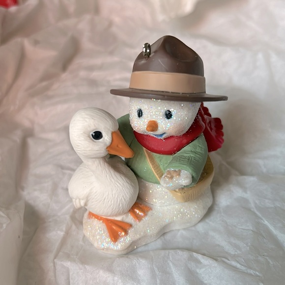 Hallmark Keepsake Snow‎ Buddies 2014 17th in the Series Christmas Ornament ~ EUC - Picture 4 of 6